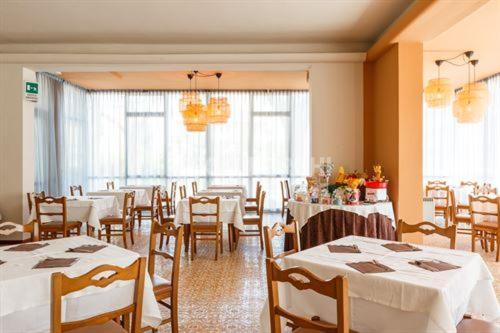 Esperia Boutique Family Hotel Чезенатико Экстерьер фото